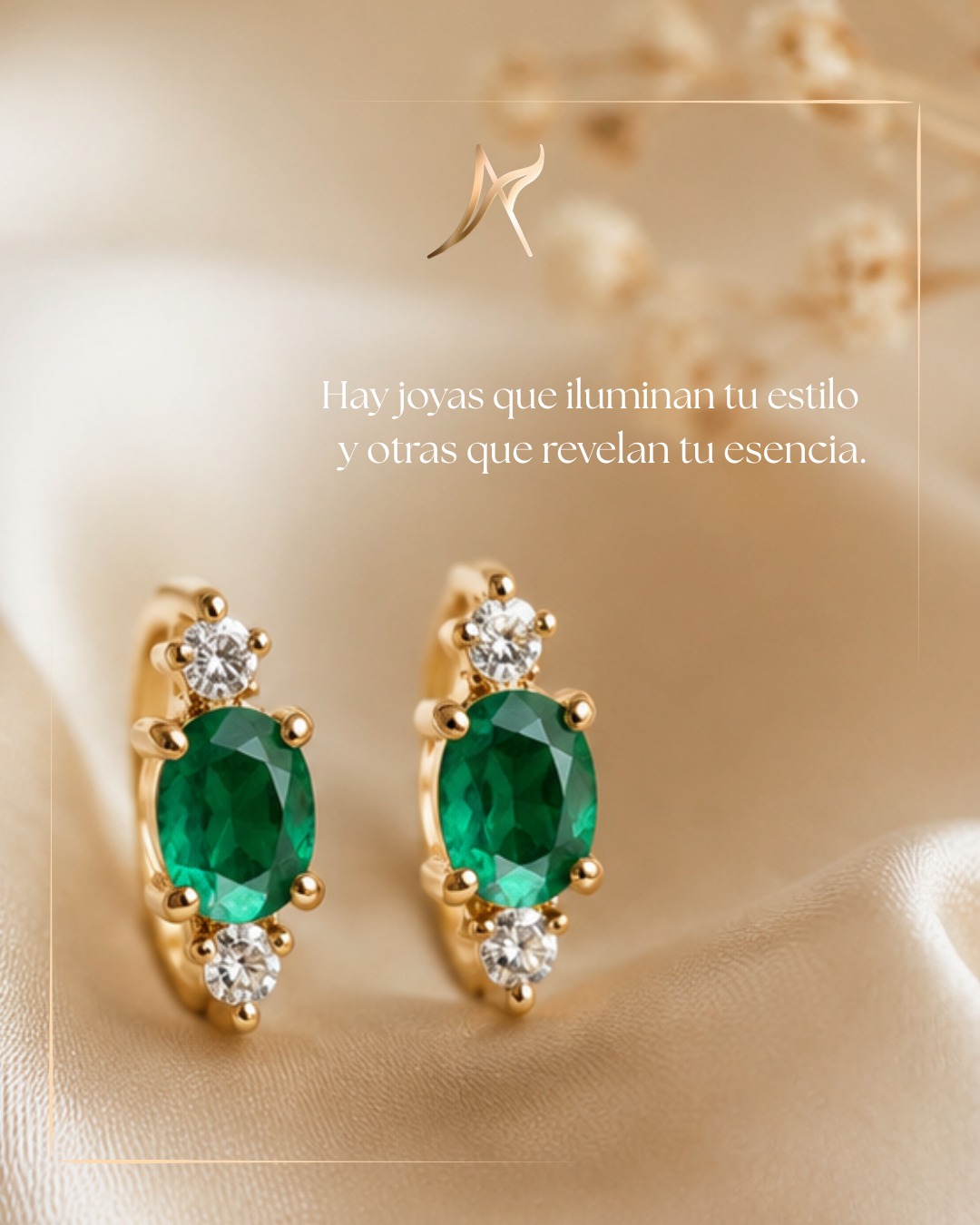 Aretes Ala en Oro 18K con esmeralda colombiana